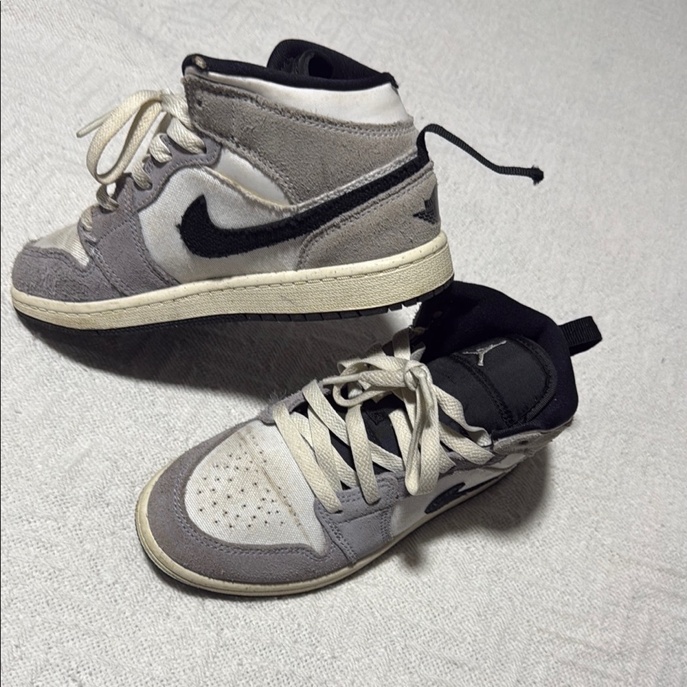 Nike High-Top Sneakers in Gray and White